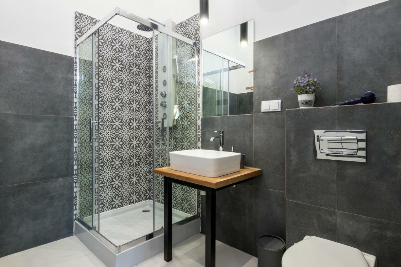 Luxaparts Kraków Exteriör bild